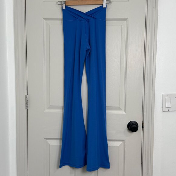 Offline by Aerie Real Me Flare Leggings Womens Small Blue Crossover Athleisure - Picture 1 of 13